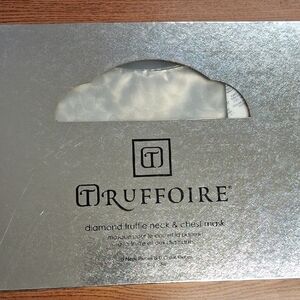 Truffoire Diamond Truffle Neck & Chest Mask - Silver Packaging